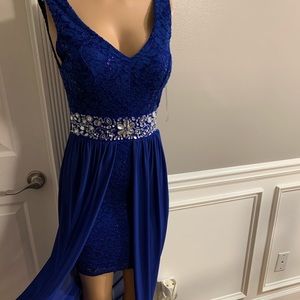 Women’s junior lace high and low dress size (S)